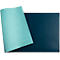Du papier turquoise est placé sur du papier bleu foncé.