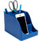 Blauer Schreibtisch-Organizer mit Stiften, Schere und Smartphone.