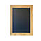 Tableau rectangulaire avec cadre en bois sur fond blanc. Le tableau est noir, le cadre brun clair.