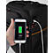 Valise noire rechargeant un smartphone avec 100% de batterie. Câble vers le port USB. Bande orange sur la valise.