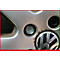 Nahaufnahme eines silbernen VW-Radkreuzes mit Radmuttern und VW-Logo.