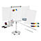 Een whiteboardset: flip-over, pennen, papier, gum, magneten en clips. Op een lichte achtergrond.