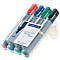 Un paquet de marqueurs pour tableau de conférence STAEDTLER Lumocolor avec un capuchon rouge, bleu, vert et noir. L'emballage indique "flip chart marker".