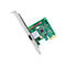 Eine grüne Intel Netzwerkkarte mit Metallblende und RJ45-Port auf weißem Hintergrund.