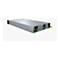 Silberner Rack-Server mit grünen Akzenten vor weißem Hintergrund.