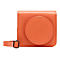 Orange Kameratasche für Instax Square Kamera, mit Trageriemen. Auf der Vorderseite steht: Instax Square.