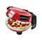 Roter G3Ferrari Pizzaofen mit geöffnetem Deckel, darin eine frisch gebackene Pizza mit Tomaten und Oliven.