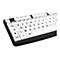 Nahaufnahme einer Tastatur mit weißen Tasten und schwarzem Rahmen. Die Buchstaben, Zahlen und Sonderzeichen sind deutlich zu erkennen.