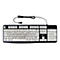 Schwarze Tastatur mit weißen Tasten und USB-Kabel. Tasten mit Beschriftung wie Buchstaben, Zahlen und Funktionstasten.