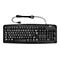 Schwarze Tastatur mit großen Tasten und weißer Beschriftung. USB-Kabel sichtbar.