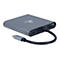 Grauer USB-C-Multiport-Adapter mit HDMI, Audioanschluss und SD-Kartenslot, verbunden mit einem USB-C-Kabel.