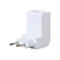 Weißer Wandsteckdosenadapter mit zwei Metallkontakten vor weißem Hintergrund.