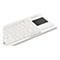 Weiße Tastatur mit integriertem Touchpad und deutschen Tastenbeschriftungen, schräg von oben betrachtet.