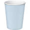 Gobelet en carton bleu clair avec bord blanc, sur fond blanc.