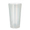 Un verre à boire transparent, de forme légèrement conique.