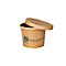 Gobelet en carton brun avec couvercle légèrement entrouvert. Inscription : 100% FAIR, biobased - compostable - recyclable, WWW.CARE4.EARTH.