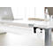Bureau avec ordinateur portable, bouteille d'eau et verres. L'accent est mis sur un support sous le plateau de la table.
