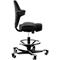 HÅG Capisco 8106 siège de bureau, réglable en hauteur et en profondeur, piétement aluminium, roulettes en dur, mousse, repose-pieds, noir/noir