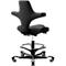 HÅG Capisco 8106 siège de bureau, réglable en hauteur et en profondeur, piétement aluminium, roulettes en dur, mousse, repose-pieds, noir/noir