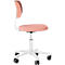 Chaise de bureau avec assise et dossier roses, cadre blanc et roulettes sur une base blanche.