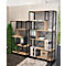 Twee zwarte metalen planken met houten planken. De planken bevatten mappen, dozen en decoraties.