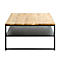 Table basse carrée avec plateau en bois et cadre en métal noir. Dimensions : 70 x 70 x 40 cm.