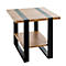Table basse en bois avec cadre en métal noir. Le plateau de la table comporte deux bandes noires.