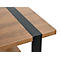 Table d'appoint carrée avec plateau en bois marron et cadre noir. Le plateau de la table comporte deux entretoises noires.