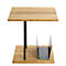 Petite table d'appoint avec plateau carré en bois, pieds en métal noir et porte-revues.