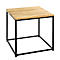Table carrée, plateau en bois, cadre en métal noir.