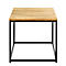 Table d'appoint carrée en bois avec cadre en métal noir.