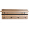 Houten wandgarderobe met plank, zwarte stang en vier haken.