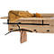 Houten kapstok met plank, zwarte kledingrail en haken. Op de plank liggen dekens en handschoenen, een hanger op de rail.