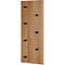 Een houten plank met 8 zwarte knoppen die met onregelmatige tussenpozen zijn bevestigd.
