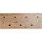 Close-up van een houten plank met acht zwarte knoppen.