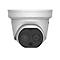 Weiße Überwachungskamera in Kuppelform vor neutralem Hintergrund.