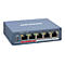 Blaugrauer Hikvision PoE-Netzwerk-Switch mit fünf Anschlüssen vor weißem Hintergrund.