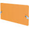 Orangefarbene Wand mit zwei Metallhalterungen.