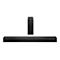 Schwarze Hisense Soundbar und vertikaler Subwoofer vor weißem Hintergrund.