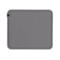Graues, quadratisches Mousepad mit HP Logo links oben.