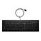 Schwarze, kabelgebundene HP-Tastatur mit Standard-QWERTY-Layout und USB-Anschluss vor weißem Hintergrund.
