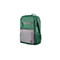 Ein grüner Rucksack mit grauer Fronttasche und seitlicher Netztasche, die HP-Logo trägt.