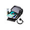 Ein offener Rucksack mit Inhalt: Laptop, Notizbücher, Stifte, Flasche, Headset.