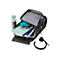 Schwarzer Rucksack mit Inhalt: Laptop, NotizbÃ¼cher, Stifte, Trinkflasche und Headset.
