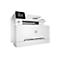 Ein weißer HP-Multifunktionsdrucker, leicht von der Seite fotografiert. Auf dem Bildschirm werden verschiedene Optionen angezeigt. Der Name des Druckers ist auf der Vorderseite sichtbar.