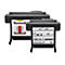 Zwei großformatige HP DesignJet T650 Drucker drucken Baupläne. Die Drucker sind schwarz und stehen auf braunen Ständern.
