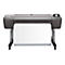 Eine graue HP DesignJet Z6dr Großformatdrucker mit Papierrolle vor weißem Hintergrund.