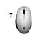 Graue kabellose HP Maus mit USB-Empfänger auf weißem Hintergrund. Die Maus hat ein HP-Logo.