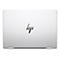 Silberner Laptop, dessen Deckel mit dem schwarzen HP Logo geschlossen ist.