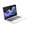 Ein HP EliteBook Laptop mit offenem Deckel, weißes Gehäuse, graue Tastatur. Der Bildschirm zeigt ein blau-lilafarbenes, abstraktes Muster.